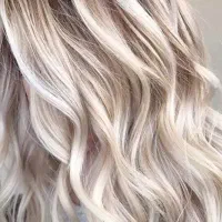 ارائه خدمات تخصصی رنگ مو وشینیون ومیکاپ ویژه یلدا|خدمات آرایشگری و زیبایی|بروجرد, |دیوار