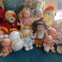 تعداد زیادی انواع عروسک|اسباب‌بازی بچه|ساری, |دیوار