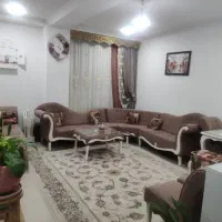 مبل و شزلون و میز ناهار خوری تمیز