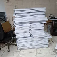 تعدادی قفسه فروشگاهی