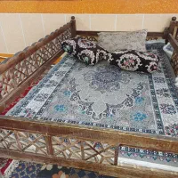 تخت چوبی همراه دوبالشت وروتختی