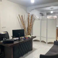 یک منشی و یک‌ مدل خانوم متاهل