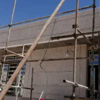 سیمانکاری  استخر زیر اسلب چوب سنگ