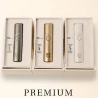 ایکاس به همراه یک بکس سیگار مخصوص