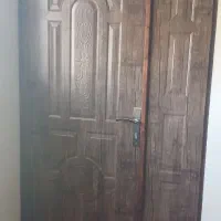 درب چوبی با چهارچوب