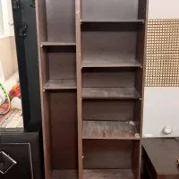 کتابخانه‌ و میز نهار خوری و میز تحریر