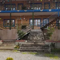 سوییت رو ب جنگل و رودخانه در روستای جعفراباد