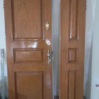 درب چوبی و کم و کرکره آهنی