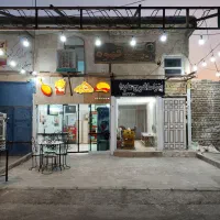 دوباب  مغازه به همراه یه سوییت روی مغازه ها