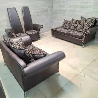 مبل راحتی چرم و پارچه ۱۰ ملیون تومن