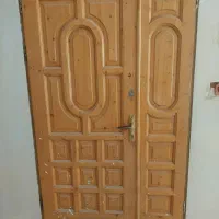 درب چوبی ورودی و اتاق خواب