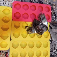 جای یخ سیلیکونی با ۲۰ عدد چنگال استیل