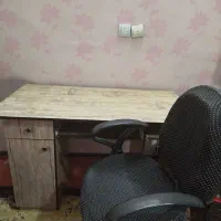میز و صندلی اداری و کامپیوتر و تحریر