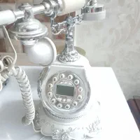 یک عدد تلفن رومیزی   فرانسوی