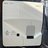 اجاره روزانه ویدیو پروژکتور نمای نزدیک با کیفیت