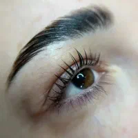 کاشت مژه و لیفت ابرو  و ناخن فقط هزینه مواد