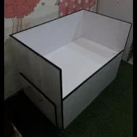 تخت کنار مادر