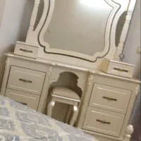 میز ارایش با اینه و صندلی