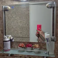 آینه سرویس بهداشتی