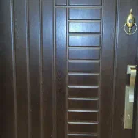 حفاظ و درب چوبی