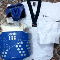 یک لباس مبارزه تکواندو