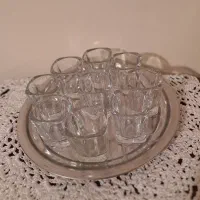 ۹لیوان شیک بعلاوه یک سینی اهنی گرد نو تنها ۵۰۰.