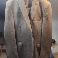 کت و شلوار مردانه قهوه ای با جلیقه و کراوات رایگان