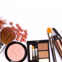 ادمین حضوری جهت تولیدمحتوا با چهره برای آرایشی