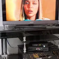 تلویزیون سونی 32 همراه دستگاه و میز تلویزیون