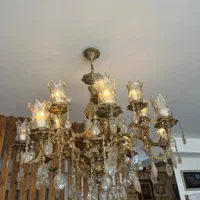 یک عدد لوستر ۱۶ شاخه و دوعدد دیوارکوب