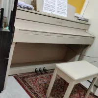 پیانو یاماها CLP 645 در حد نو به علت مهاجرت