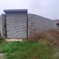 زمین دور دیوار شده