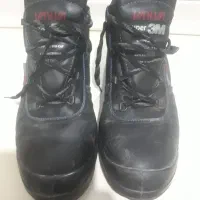 کفش کار نو یک بار پوشیدم