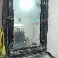 آینه و میزش