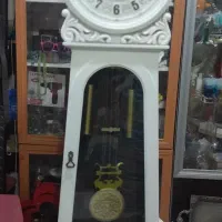 ساعت ایستاده خیلی تمیز