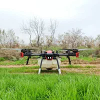 سمپاشی و محلول پاشی با پهپاد