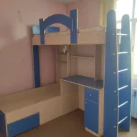 تخت دو طبقه با میز رایانه