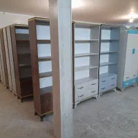 کتابخانه و میز تحریر