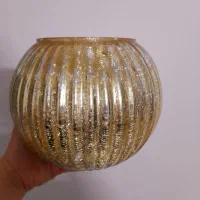 گلدان طلایی کاملا سالم نو شیک وزیبا