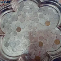 سکه ها و سینی قدیمی
