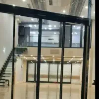 تجاری کارگر جنوبی/بارگیری تا درب/سند