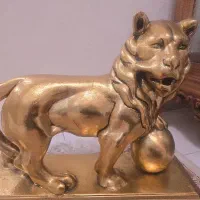 مجسمه چوبی شیر
