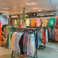 تجهیزات کامل فروشگاه پوشاک، دیواری و گردان|فروشگاه و مغازه|ری, دیلمان|دیوار