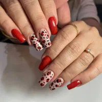 ناخن کار ماهر و با تجربه