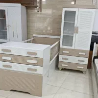 تخت تک نوزاد نوجوان دومنظوره