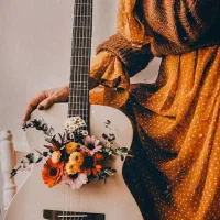 آموزش گیتار مدرس خانم