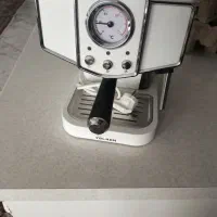 یک دستگاه قهوه ساز