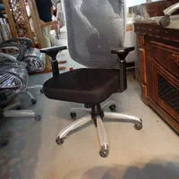 کارشناسی و کارمندی  و مدیریتی متنوع‌تر