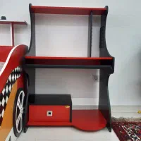 میز تحریر و  کامپیوتر