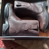 تعداد بیست جفت کفش ایمنی